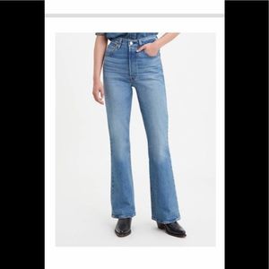 Levi’s Ribcage Flare